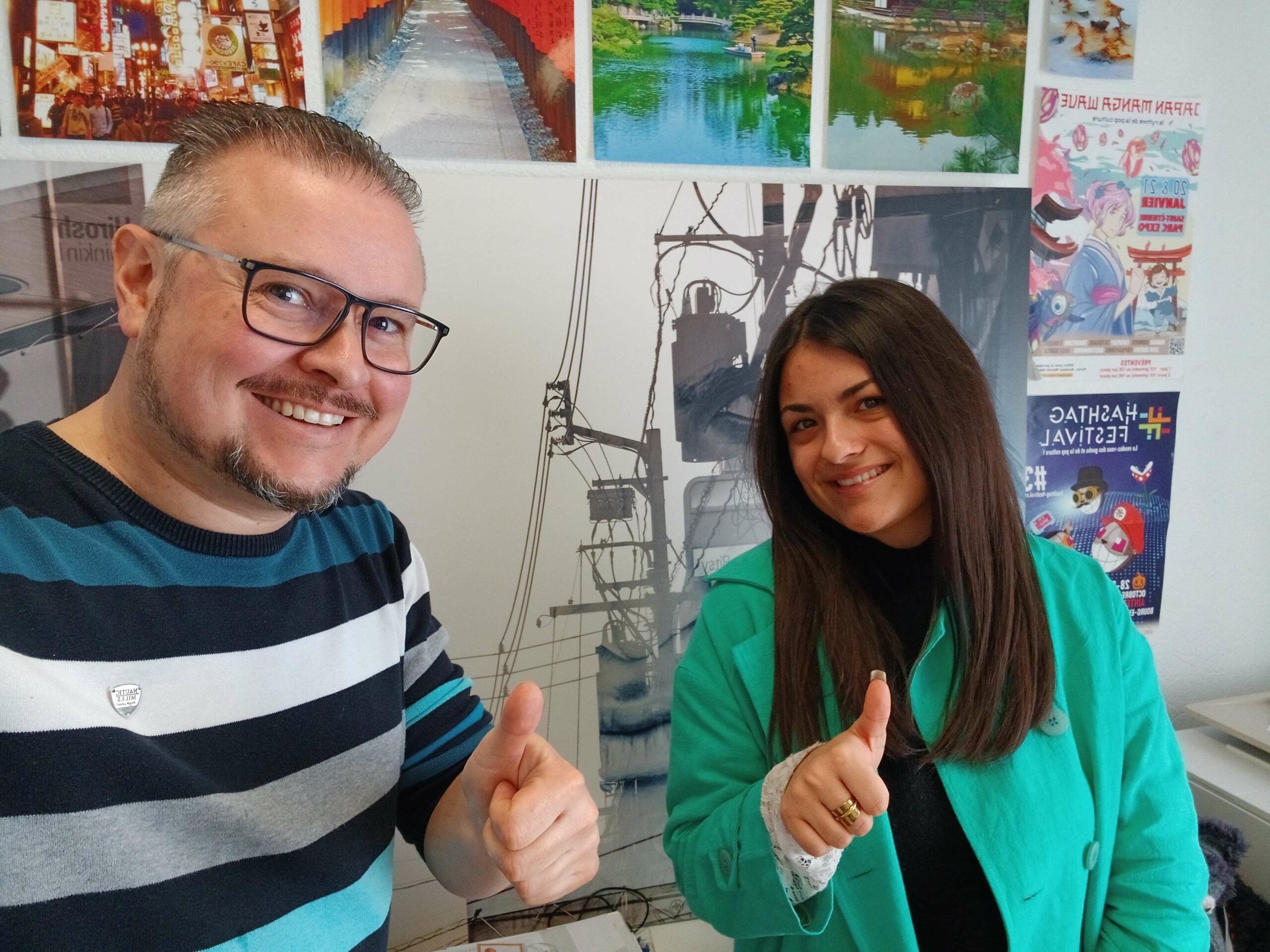 Lola et fabien, une photo au bureau 